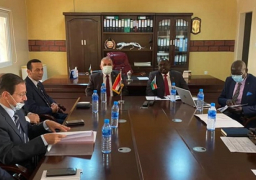 في ثانى أيام زيارته لجنوب السودان .. وزير الرى يبحث سير العمل في المشروعات التنموية المشتركة بين البلدين