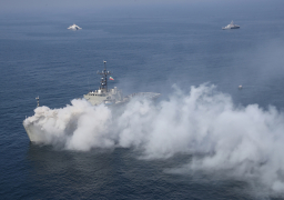 غرق أكبر سفينة دعم لوجستي للجيش الإيراني بعد اندلاع حريق فيها