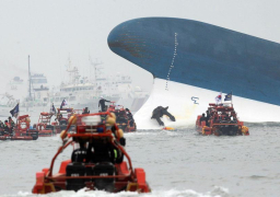 مصرع 7 أشخاص وفقدان 11 آخرين جراء غرق عبارة قبالة سواحل بالي بجنوب إندونيسيا