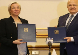 بالصور.. وزارة البيئة وجامعة القاهرة يوقعان مذكرة تفاهم لإعداد “برنامج جامعى لعلوم البيئة “