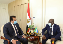 وزير التعليم العالي يبحث مع سفير دولة سيراليون تعزيز التعاون العلمي