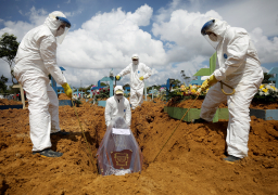 وفيات كورونا حول العالم تتجاوز الـ 4 ملايين وفاة .. والاصابات تتخطى حاجز الـ 181 مليون