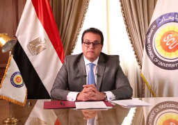 عبد الغفار يوجه بسرعة تعديل اللوائح الدراسية بنظام الساعات المعتمدة