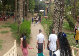 توافد المواطنين على حديقتي الأورمان والأسماك لقضاء ثالث أيام العيد