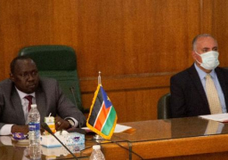وزير الري يبحث مع نظيره الجنوب سوداني تعزيز التعاون الثنائي