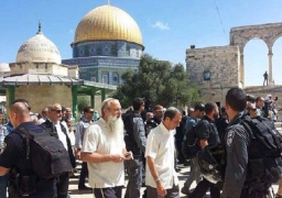مستوطنون يقتحمون المسجد الأقصى تحت حراسة قوات الاحتلال