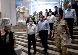 مدبولي يتابع الموقف التنفيذي لمشروع المتحف الكبير والمنطقة المحيطة