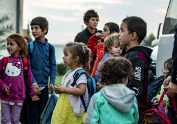 وصول طائرة تقل 23 طفلا أعيدوا من مخيمات سوريا إلى روسيا