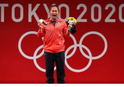 لاعبة رفع الأثقال الفلبينية دياز تمنح بلادها أول ذهبية منذ 100 عام