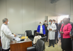 زايد: مبادرة الرئيس”السيسي” عالجت 500 مواطن جنوب سوداني من فيروس سى