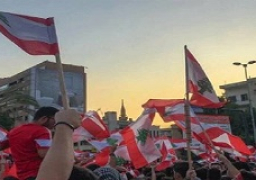 محتجون يقطعون الطرق فى لبنان احتجاجا على سوء الأوضاع الاقتصادية