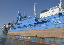 الكراكة “حسين طنطاوي” تصل قناة السويس محمولة على سفينة الغطس “Tai An Kou” وذلك استعداداً للانضمامها لأسطول الهيئة تمهيداً لاحتفالية مراسم رفع العلم عليها