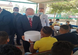 محافظ القاهرة يوزع هدايا ولحوم أضاحى على دار أيتام بمصر القديمة