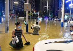 إغلاق الطرق السريعة والسكك الحديدية في مقاطعة “خبي” الصينية بسبب العواصف والأمطار