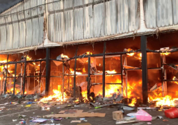 اضطرابات جنوب افريقيا تتواصل لليوم السابع .. والضحايا يترفعون إلى 72 قتيلًا