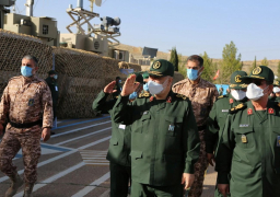 الحرس الثوري الإيراني يزيح الستار عن صاروخ “ألماس” ويتسلم أسلحة جديدة