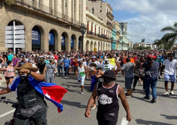 تظاهرات غير مسبوقة مناهضة للحكومة في كوبا والرئيس يدعو أنصاره إلى “الرد”