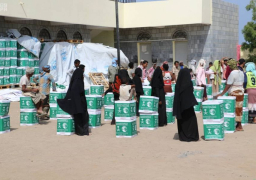 “سلمان للإغاثة” يقدم أكثر من 20 طنًا من السلال الغذائية في اليمن