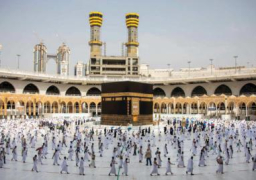 ضيوف الرحمن يستقبلون أول أيام التشريق في مشعر منى