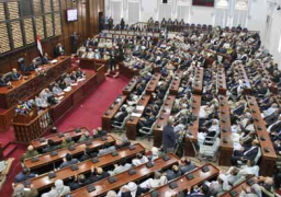 مجلس الشورى اليمني يحذر من انهيار العملة ودخول البلاد في “مجاعة حقيقية”