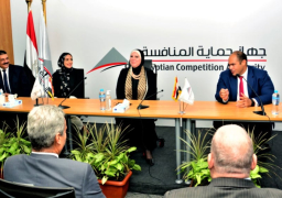 وزيرة التجارة والصناعة تكرم البطلة الأوليمبية فريال أشرف وأسرتها