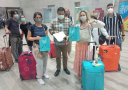 مكتب الهيئة المصرية العامة للتنشيط السياحي بالأقصر يستقبل سائحي أولى رحلات الطيران العارض من فرنسا للأقصر