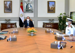 الرئيس يطلع على عرض لأحدث التقنيات الهندسية لبناء الموانئ البحرية