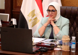 زايد تتابع مع قيادات الوزارة سير عملية تطعيم المواطنين بلقاحات كورونا