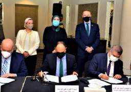 3 وزراء يشهدون مراسم توقيع بروتوكول تشغيل خلايا شمسية بمطار القاهرة الدولي