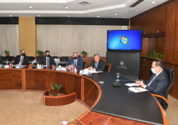 الملا يبحث مع وفد شركة شيفرون سبل التعاون في مجال البترول والغاز