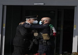 وصول آخر رحلة طيران إيطالية لروما على متنها لاجئون أفغان