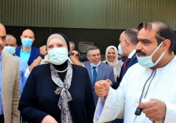 بالصور..وزيرة التجارة والصناعة تتفقد مجمع الصناعات الصغيرة والمتوسطة بمنطقة البغدادي الصناعية بالاقصر