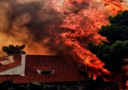 حرائق اليونان تهدد منشأت الطاقة الحيوية وتغلق الطريق السريع