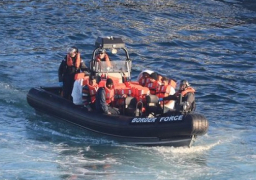 خفر السواحل التونسى ينقذ 83 مهاجراً غير شرعى بعد تعطل قاربهم أمام سواحل البلاد