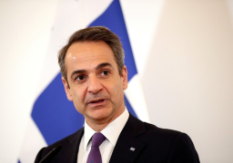 رئيس وزراء اليونان يقر بوقوع أخطاء في مكافحة حرائق الغابات