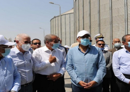 رئيس الوزراء يتفقد صوامع القمح بمركز أبو صوير بالإسماعيلية