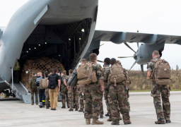 بعد استئناف العمل به .. طائرات عسكرية تقلع من مطار كابول