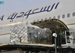 طائرة إغاثة سعودية تحمل 608 آلاف جرعة من لقاح أسترازينيكا تصل تونس