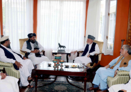 كرزاي وعبد الله يناقشان مع حاكم كابول المعين من قبل طالبان ضمان أمن المواطنين