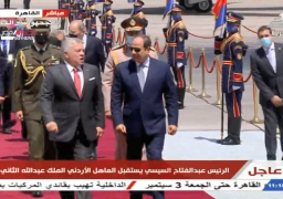 السيسي يستقبل ملك الأردن بمطار القاهرة ويعقد جلسة مباحثات ثنائية معه