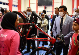 وزير الرياضة يُسلم دراجات المرحلة الثالثة لمبادرة “دراجتك صحتك”