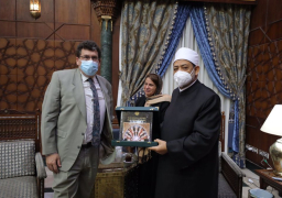 شيخ الأزهر: مستعدون لتدريب أئمة فرنسا على محاربة الأفكار المتطرفة