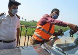 4244 مخالفة عدم تركيب الملصق الإلكتروني ورفع 57 سيارة ودراجة متهالكة