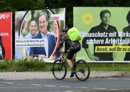 الألمان يصوتون في انتخابات محتدمة لاختيار خليفة انجيلا ميركل