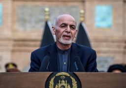 الرئيس الأفغاني السابق يعتذر لمغادرته البلاد