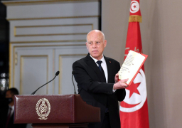 الرئيس التونسي يصدر أمرا باستمرار تعليق جميع اختصاصات مجلس النواب