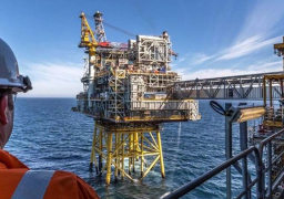 النفط يستأنف الصعود مع استمرار ضغط إعصار آيدا على الإمدادات