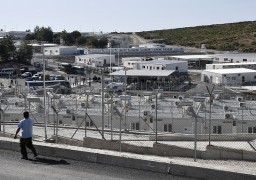 اليونان تفتتح مخيم مهاجرين جديدا بجزيرة ساموس لتقليل الكثافة