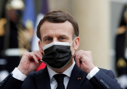 ماكرون يتعهد بمضاعفة جرعات لقاح كورونا الممنوحة للدول الفقيرة