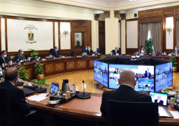 مدبولي يشدد على الإسراع بتطعيم جميع العاملين فى قطاع التعليم مع الحفاظ على تطبيق الإجراءات الاحترازية